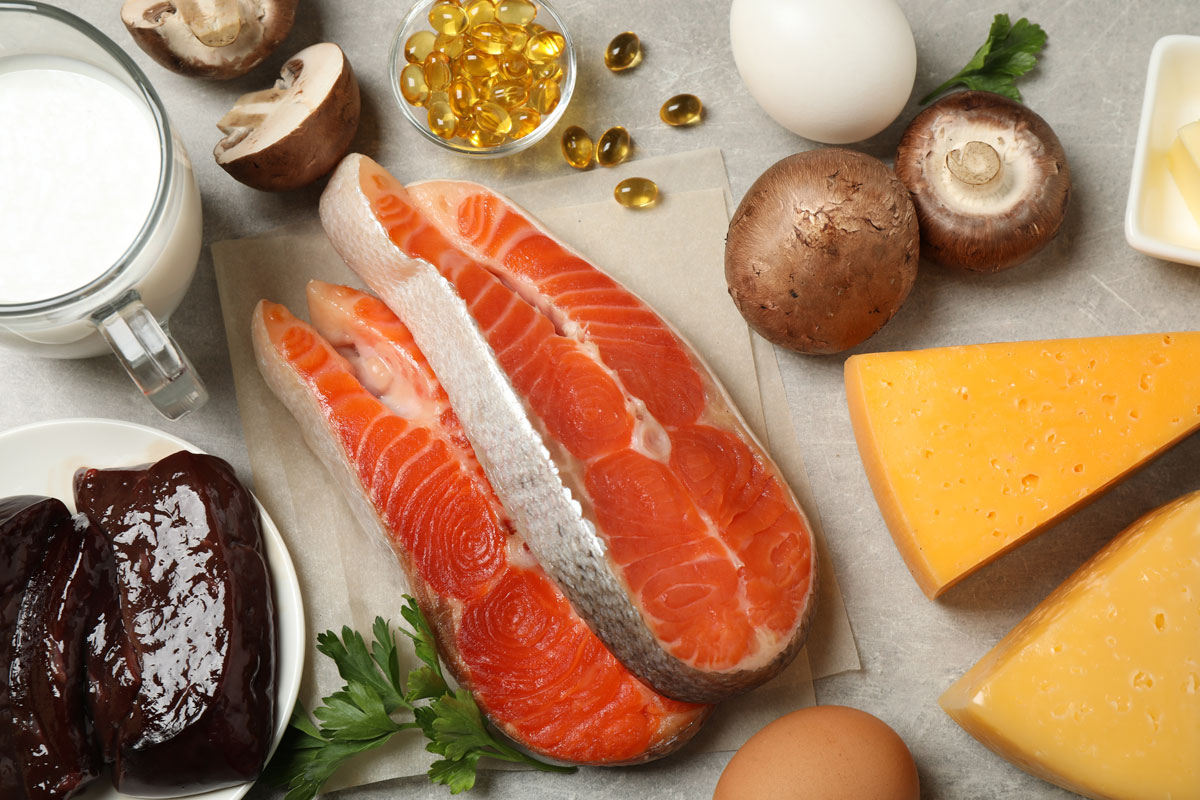 Hígado, salmón, huevo, leche: alimentos ricos en vitaminas, minerales, calcio y otros nutrientes.
